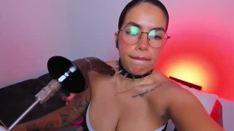 Angela Ricci online show from 10/03/25, 08:17