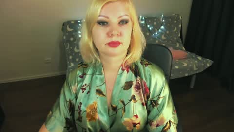 Snapshot of angelaroberti2 chatting on 01/12/25, 01:58 glow online show from 01/12/25, 01:58