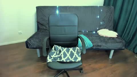 Snapshot of angelaroberti2 chatting on 02/09/25, 08:13 glow online show from 02/09/25, 08:13