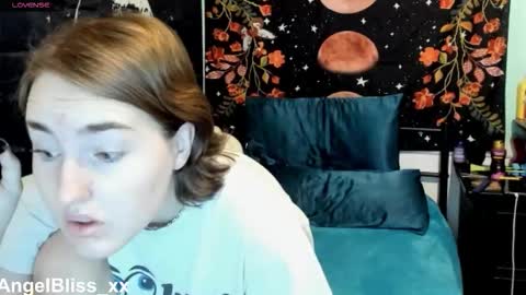 Snapshot of angelbliss_xx chatting on 11/18/25, 02:21 Angel online show from 11/18/25, 02:21