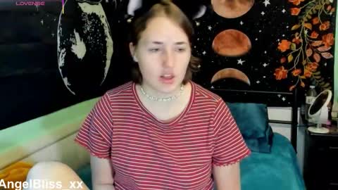 Snapshot of angelbliss_xx chatting on 11/20/25, 11:04 Angel online show from 11/20/25, 11:04