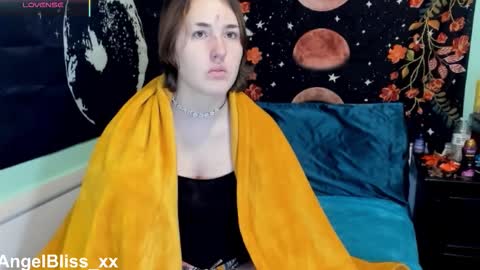 Snapshot of angelbliss_xx chatting on 11/23/25, 03:45 Angel online show from 11/23/25, 03:45