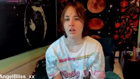 Snapshot of angelbliss_xx chatting on 12/04/25, 03:32 Angel online show from 12/04/25, 03:32