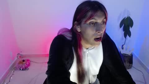 Snapshot of angele_johnson chatting on 11/07/25, 08:42 angele online show from 11/07/25, 08:42