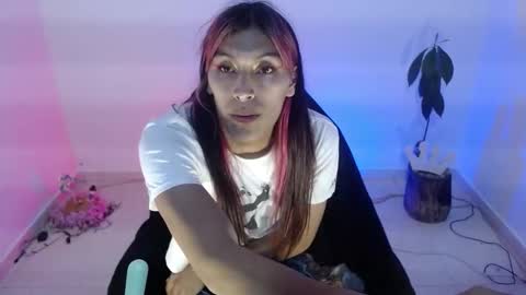 Snapshot of angele_johnson chatting on 11/18/25, 06:23 angele online show from 11/18/25, 06:23