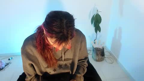 Snapshot of angele_johnson chatting on 11/21/25, 07:23 angele online show from 11/21/25, 07:23