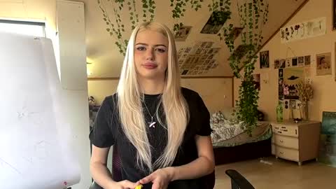 Snapshot of angelesgropper chatting on 04/15/26, 09:05 Lena online show from 04/15/26, 09:05