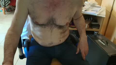 Snapshot of angelgarcia269 chatting on 11/11/25, 12:05 angelgarcia269 online show from 11/11/25, 12:05