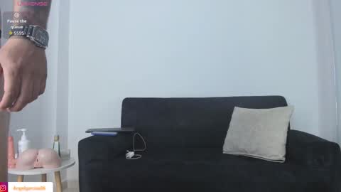 Angel online show from 09/28/25, 10:15