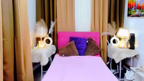 MISS PAU online show from 10/12/25, 03:49