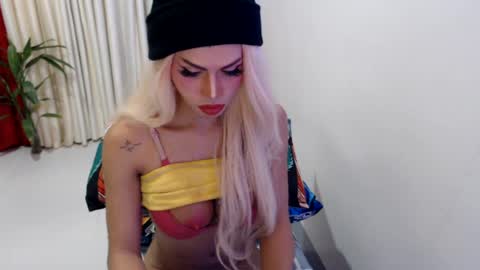 Snapshot of angelic_face_808 chatting on 07/18/26, 01:15 DIVINE ANGEL online show from 07/18/26, 01:15