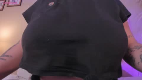 Snapshot of angelica_cross chatting on 04/21/26, 08:23 Angelica Cross online show from 04/21/26, 08:23