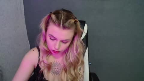 angelicablanch online show from 09/17/25, 09:16