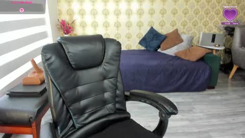 Snapshot of angelina_class_7 chatting on 06/19/26, 02:10 angelina_class_7 online show from 06/19/26, 02:10