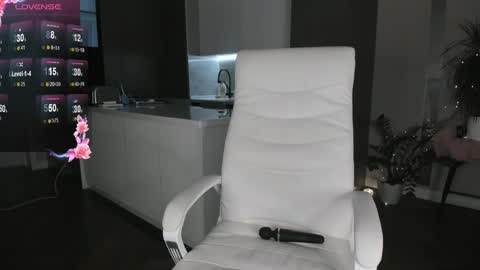 Snapshot of angelina_key chatting on 12/15/25, 01:15 angel online show from 12/15/25, 01:15