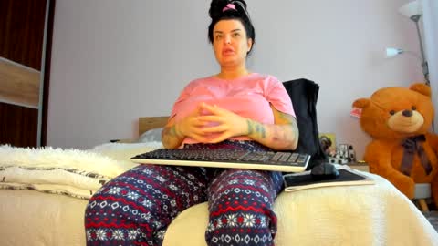 Angelina online show from 12/29/24, 08:11