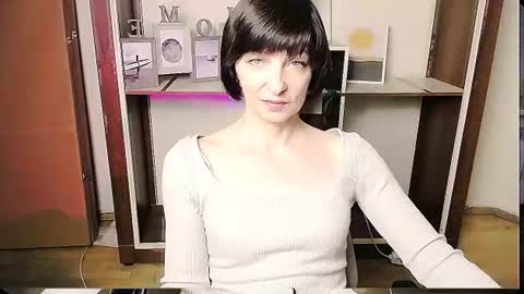 Snapshot of angelinalov_ chatting on 06/15/26, 09:00 Angelina online show from 06/15/26, 09:00