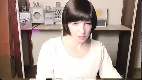Snapshot of angelinalov_ chatting on 06/22/26, 09:06 Angelina online show from 06/22/26, 09:06