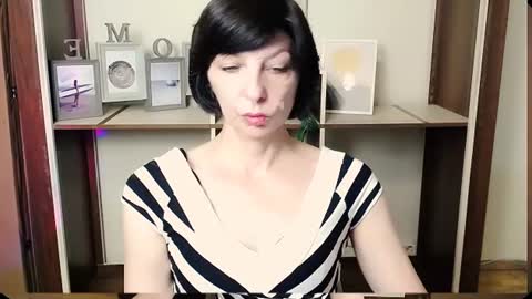 Snapshot of angelinalov_ chatting on 06/30/26, 07:42 Angelina online show from 06/30/26, 07:42