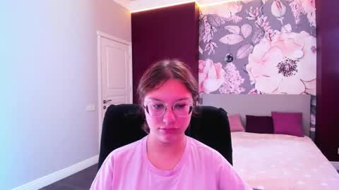 AngelinaLow online show from 09/18/25, 11:23