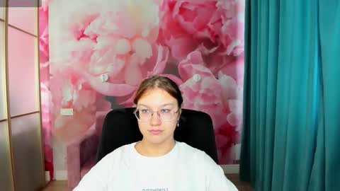 AngelinaLow online show from 09/29/25, 11:26