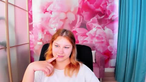 AngelinaLow online show from 05/18/26, 11:27