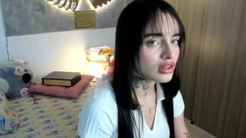 Snapshot of angeline__smith chatting on 10/26/25, 05:35 Angeline Smith online show from 10/26/25, 05:35