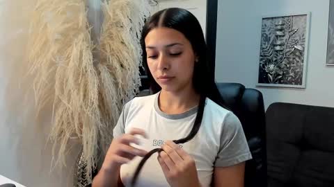 Snapshot of angeline_davies chatting on 03/12/25, 03:18 angeline_davies online show from 03/12/25, 03:18