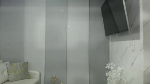 angelinna_12 online show from 05/20/26, 05:02
