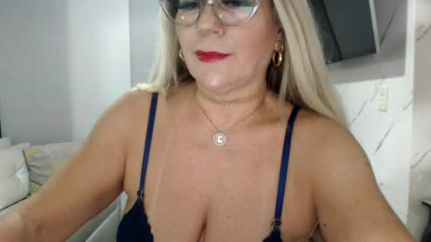 angelinna_12 online show from 08/05/26, 04:04
