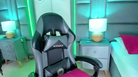 Snapshot of angeliquemuller chatting on 12/03/25, 09:46 Angelique Muller online show from 12/03/25, 09:46