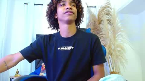 Snapshot of angell18_ chatting on 04/20/26, 08:21 Angel online show from 04/20/26, 08:21