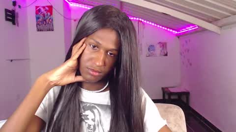 Snapshot of angell_dustt chatting on 12/18/24, 08:53 Danielle online show from 12/18/24, 08:53