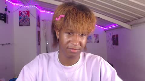 Snapshot of angell_dustt chatting on 12/22/24, 07:22 Danielle online show from 12/22/24, 07:22