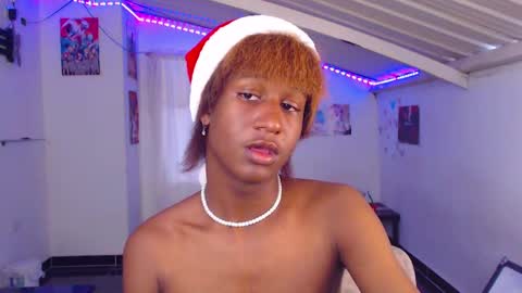 Snapshot of angell_dustt chatting on 12/23/24, 10:23 Danielle online show from 12/23/24, 10:23