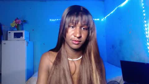 Snapshot of angell_dustt chatting on 10/22/25, 02:01 Danielle online show from 10/22/25, 02:01