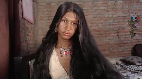 Snapshot of angell_dustt chatting on 12/18/25, 11:33 Danielle online show from 12/18/25, 11:33