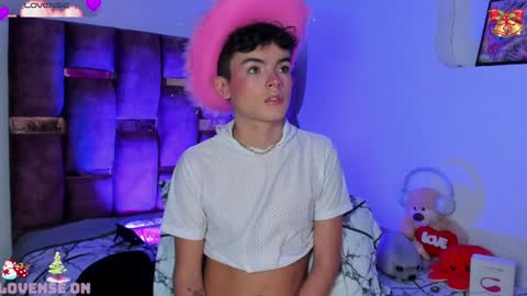 Snapshot of angelocute_ chatting on 12/11/24, 06:14 Angelo I work from home this is my room online show from 12/11/24, 06:14