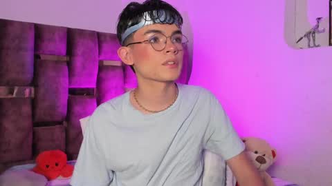 Snapshot of angelocute_ chatting on 01/03/25, 04:22 Angelo I work from home this is my room online show from 01/03/25, 04:22