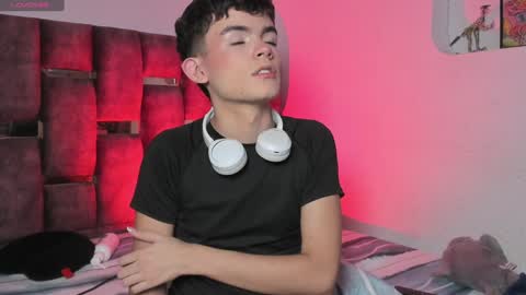 Snapshot of angelocute_ chatting on 01/04/25, 05:37 Angelo I work from home this is my room online show from 01/04/25, 05:37