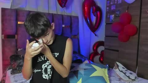 Snapshot of angelocute_ chatting on 02/20/25, 06:17 Angelo I work from home this is my room online show from 02/20/25, 06:17