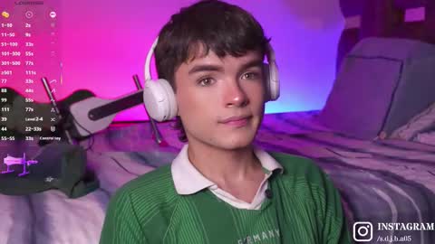 Snapshot of angelocute_ chatting on 10/27/25, 03:21 Angelo I work from home this is my room online show from 10/27/25, 03:21