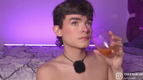 Snapshot of angelocute_ chatting on 11/29/25, 05:43 Angelo I work from home this is my room online show from 11/29/25, 05:43