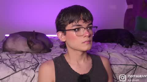 Snapshot of angelocute_ chatting on 11/30/25, 04:05 Angelo I work from home this is my room online show from 11/30/25, 04:05