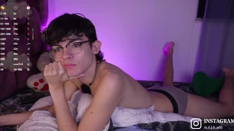 Angelo I work from home this is my room  online show from 04/05/26, 02:09