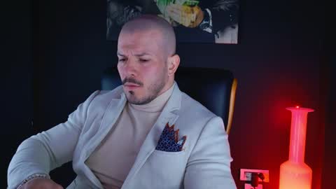 Snapshot of angeloeric chatting on 12/11/24, 10:25 BlackWolf online show from 12/11/24, 10:25