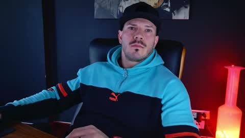 Snapshot of angeloeric chatting on 12/23/24, 09:27 BlackWolf online show from 12/23/24, 09:27