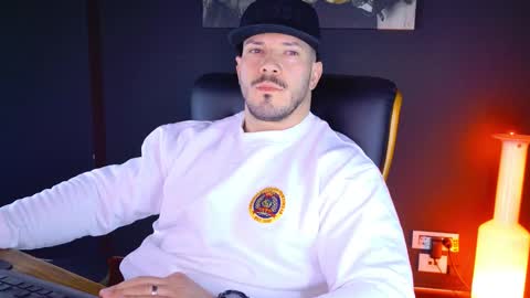 Snapshot of angeloeric chatting on 01/17/25, 05:32 BlackWolf online show from 01/17/25, 05:32