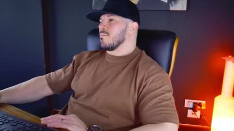 Snapshot of angeloeric chatting on 01/30/25, 08:11 BlackWolf online show from 01/30/25, 08:11