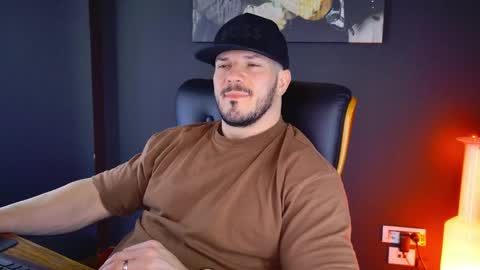 Snapshot of angeloeric chatting on 01/30/25, 11:22 BlackWolf online show from 01/30/25, 11:22